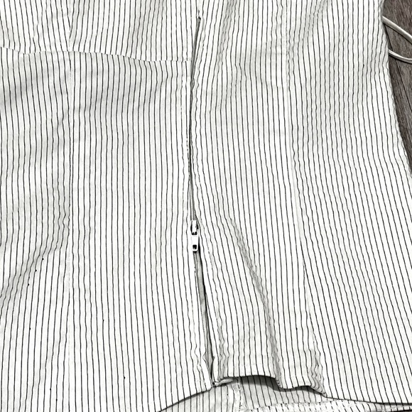 Pinstripe design crop top with buttons down the front - Picture 7 of 8